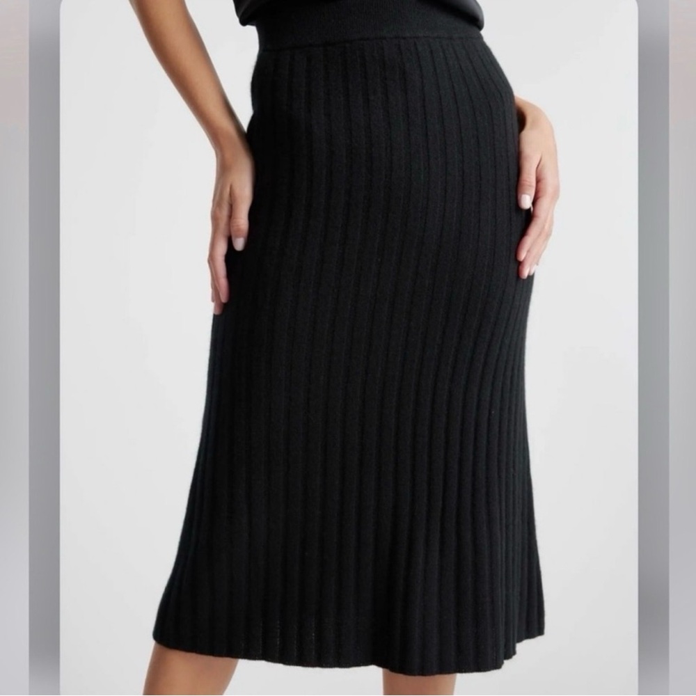 Quince Mongolian Cashmere
Midi Skirt